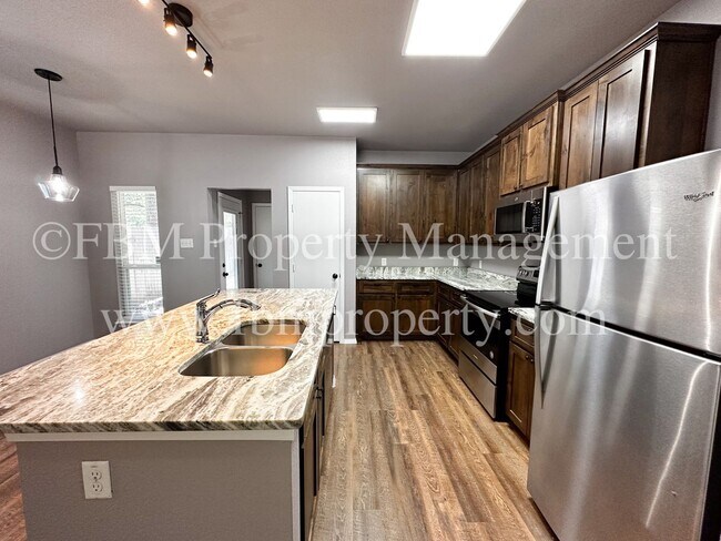 Building Photo - 427 Jannie St