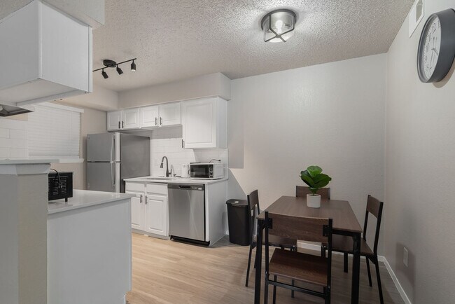 Building Photo - 2529 Thomason Cir
