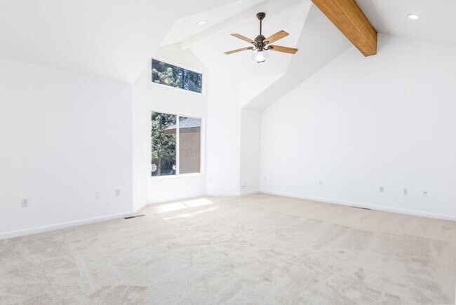 Building Photo - 6885 Kings Row Dr