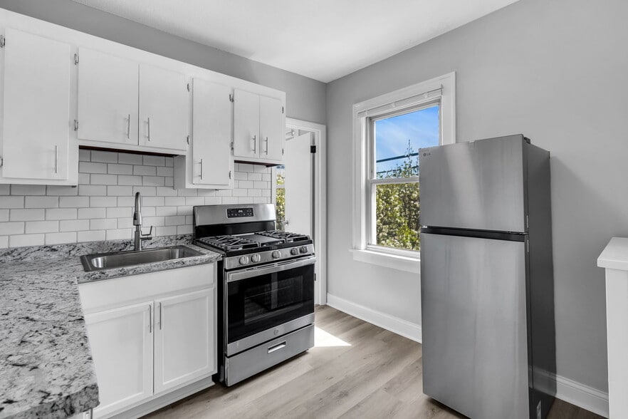 Building Photo - 3756 27th Ave S