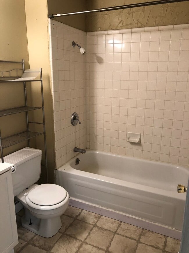 Building Photo - One Bedroom Downtown