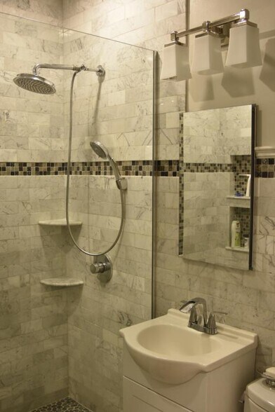 Building Photo - 2 Parker Hill Ter