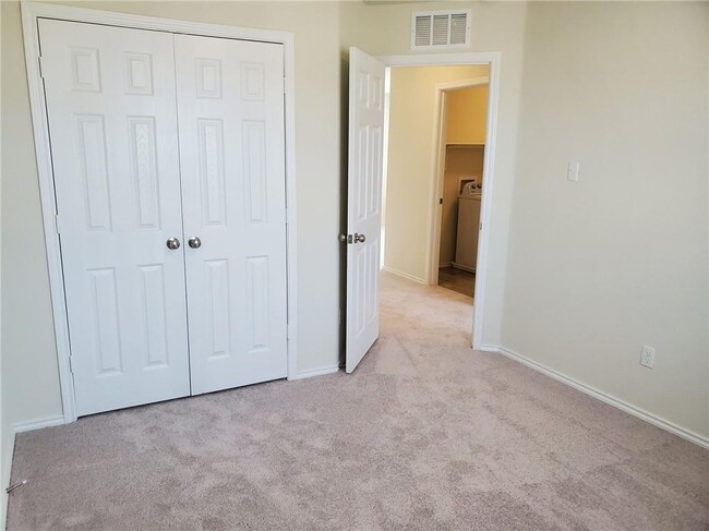 Building Photo - 409 La Dera Dr