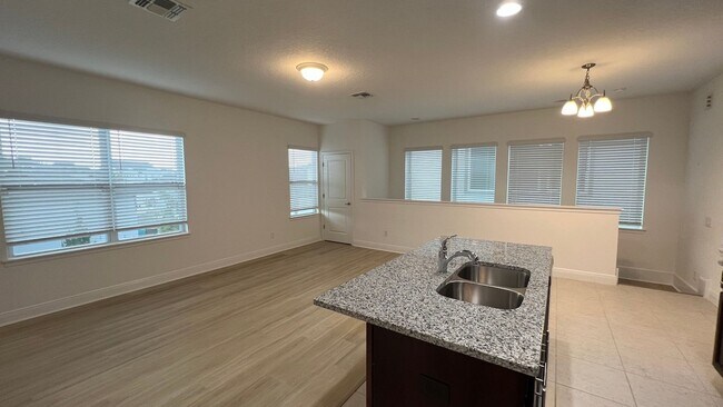 Building Photo - Like New 1/1 Garage Apartment with 1-Car G...