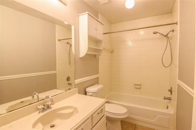 Building Photo - 17415 Hamilwood Dr