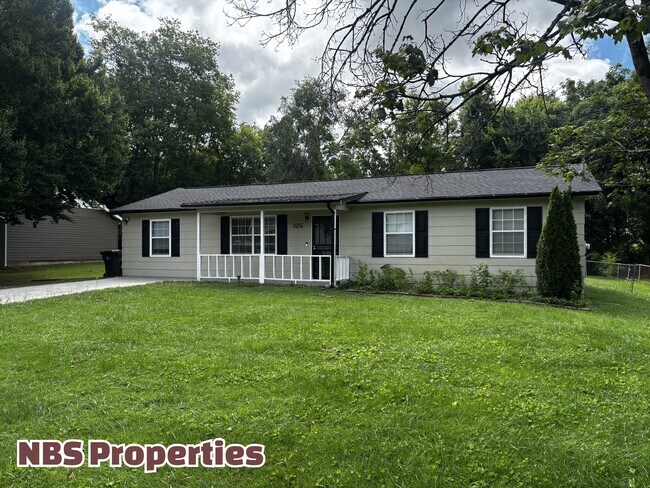 Building Photo - 3216 Deer Lake Dr