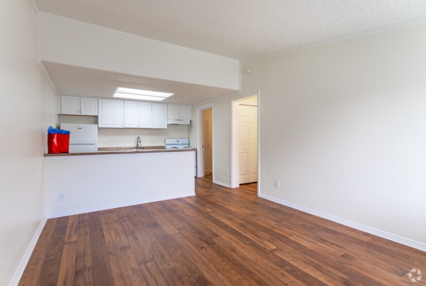 1BR, 1BA - The San Marco 576SF - Clubside ~ Boutique Cottage Style Living in a Laid Back Coastal Community