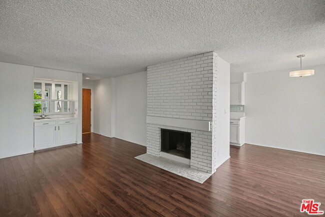 Building Photo - 1340 S Beverly Glen Blvd