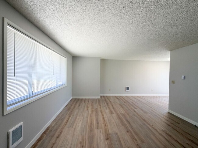 Building Photo - 6131-6131 Onyx Ave