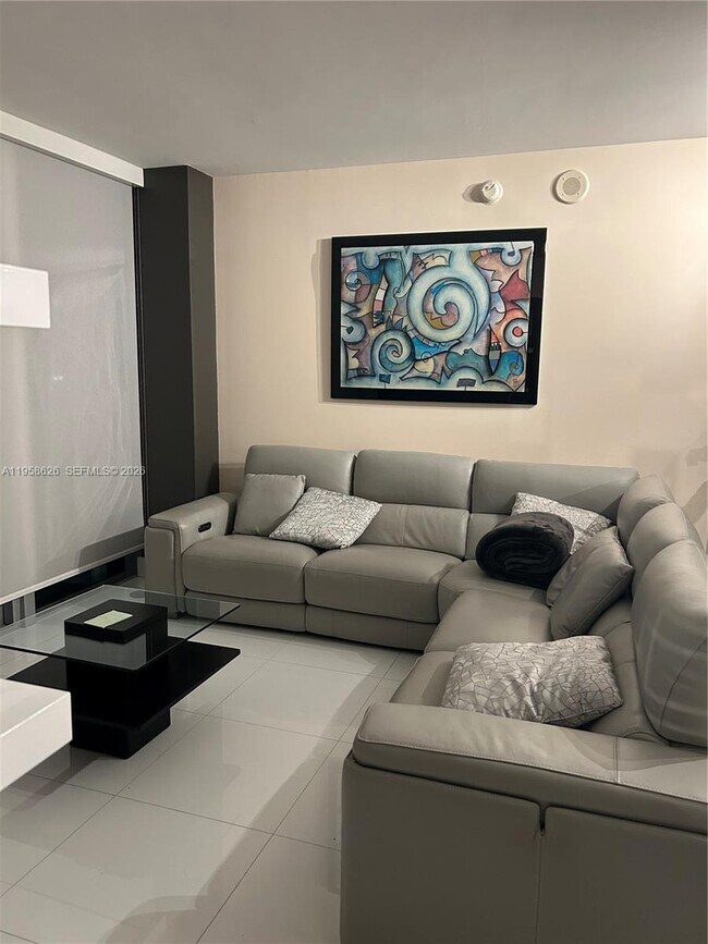 Building Photo - 92 SW 3rd St