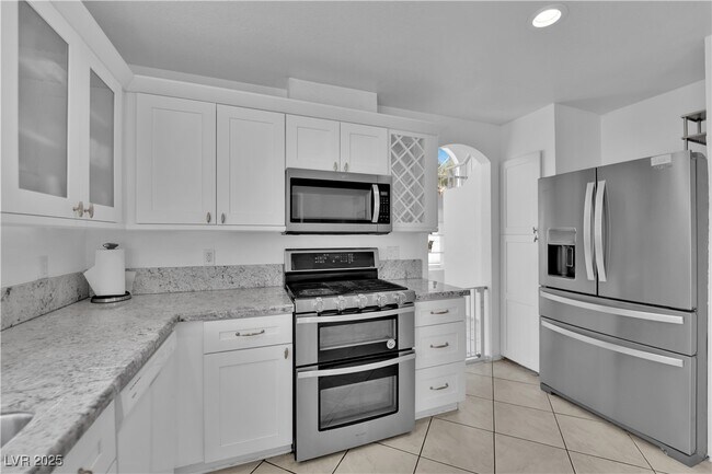 Building Photo - 2128 Desert Pines St
