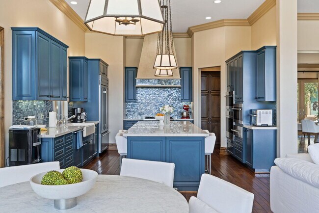 Building Photo - 75741 Via Stia