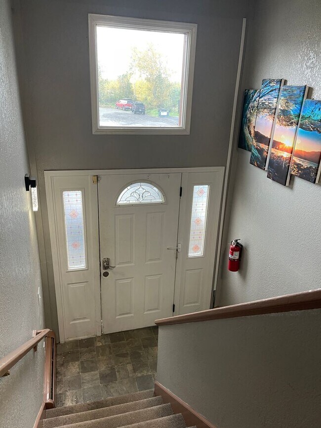 Building Photo - 3 Bed/1 Bath - Heat included!