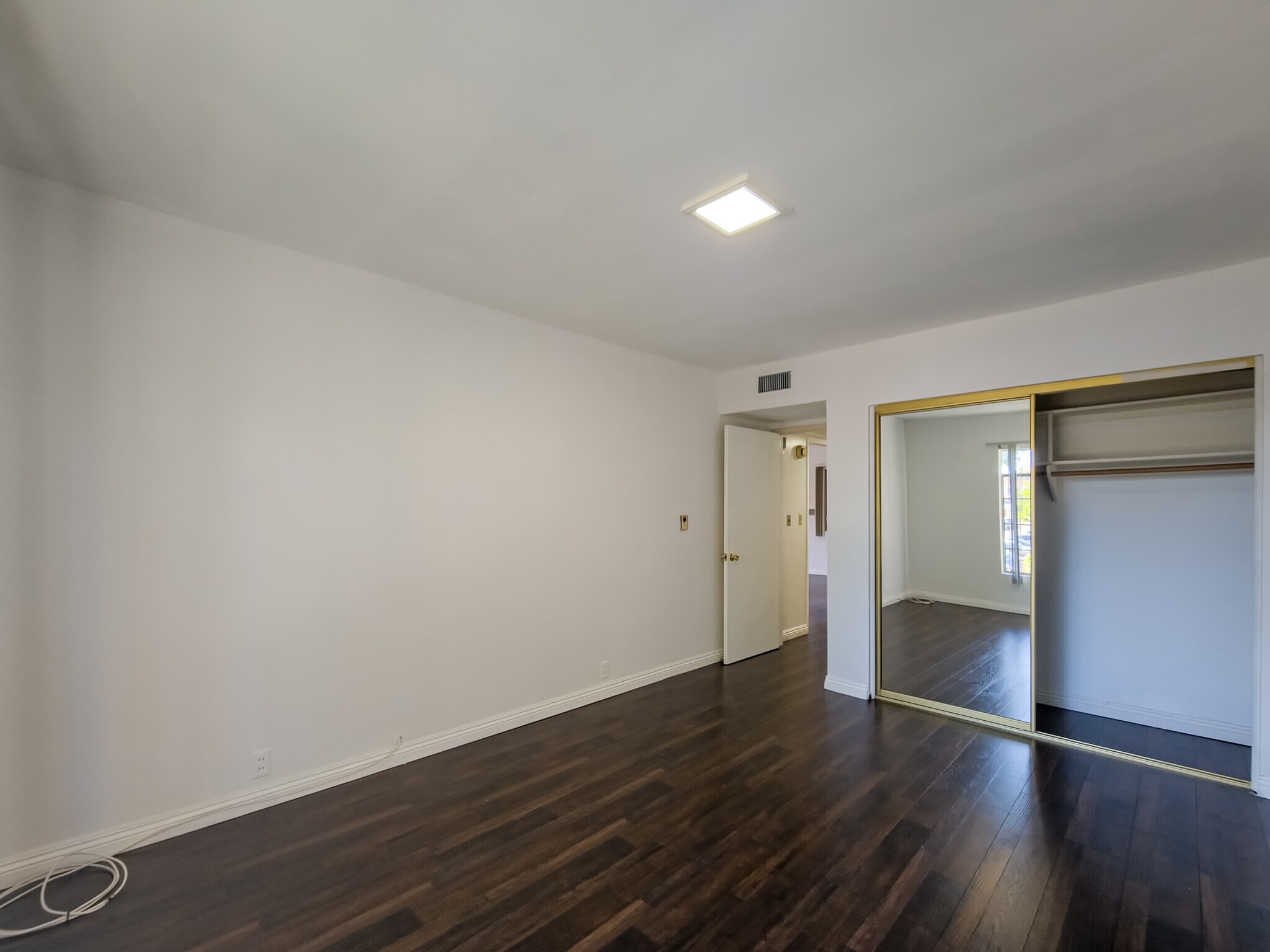 Building Photo - 215 N Kenwood St