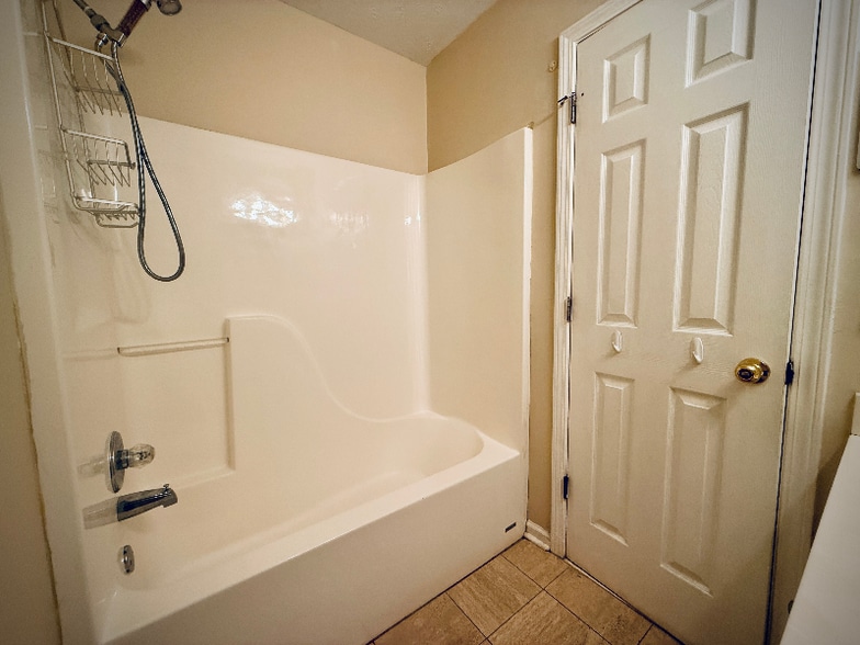 Building Photo - 8928 Asheville Dr