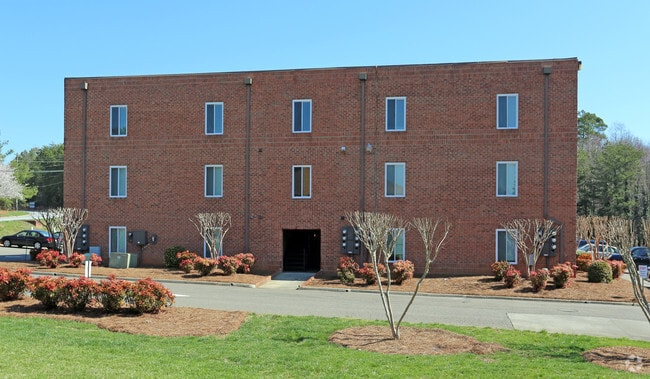 Garden Park Hanes Mall Apartments - Garden Park Hanes Mall