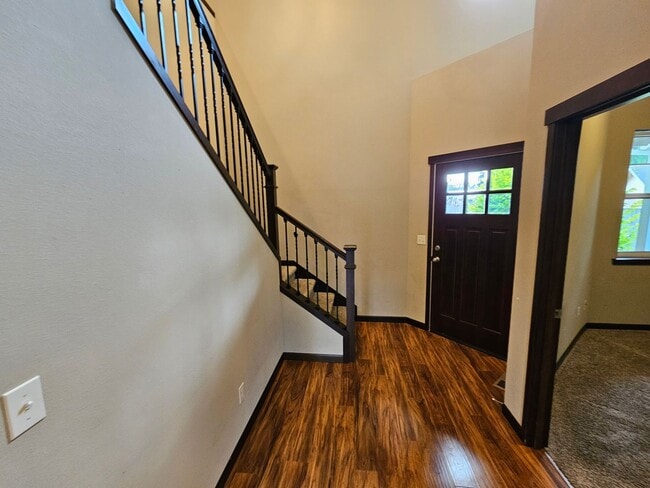 Building Photo - 713 Park Ln