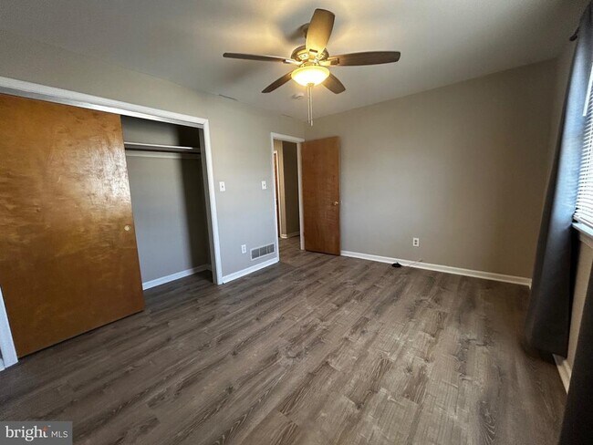 Building Photo - 478 E Main St