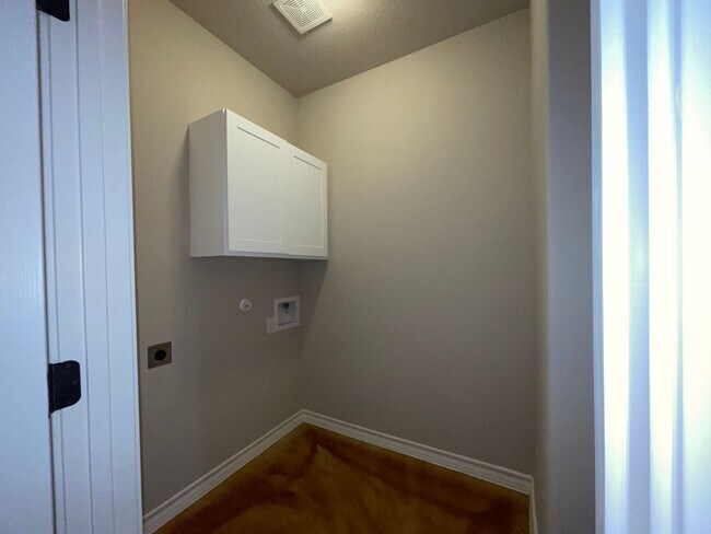 Building Photo - Town home for rent