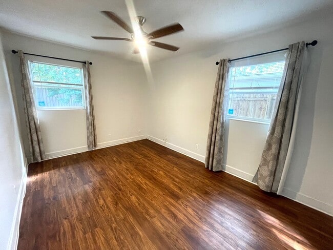 bed 2 - 6604 S Mascotte St