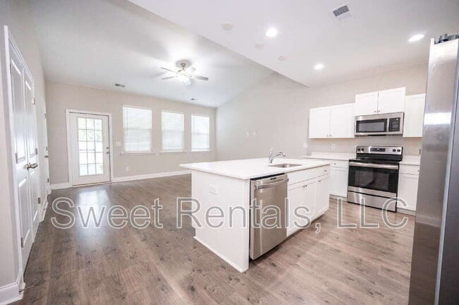 Building Photo - 7801 Montview Rd
