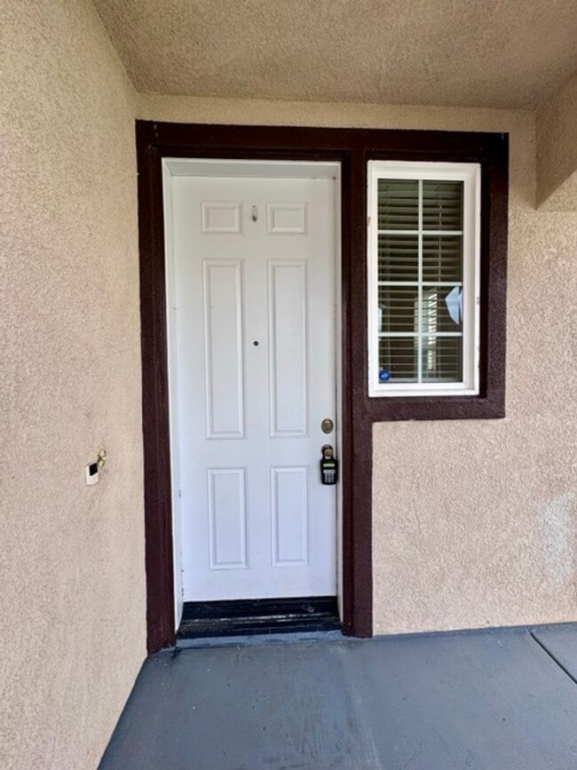 Building Photo - 4 Bedroom Menifee home on Menifee Lakes Go...
