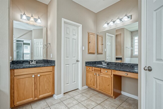 Building Photo - 2218 Falcon Knoll Ln