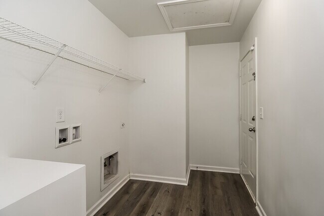 Building Photo - 5012 Broad Leaf Ct