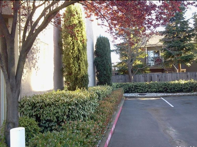 Building Photo - 4333 Hazel Ridge Ln