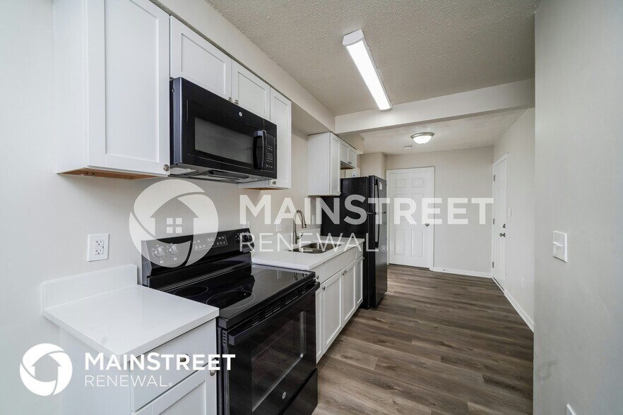 Building Photo - 323 N 43rd St
