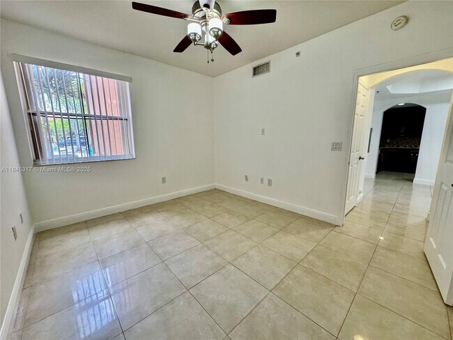 Building Photo - 6540 NW 114th Ave