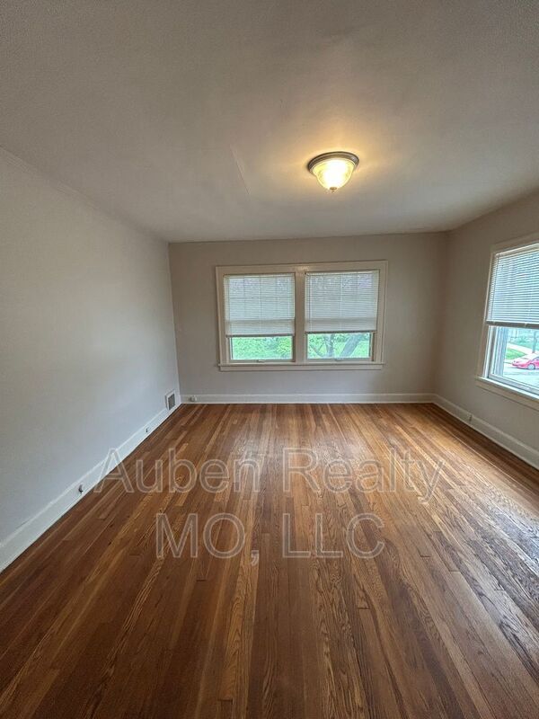 Building Photo - 5412 Harrison St