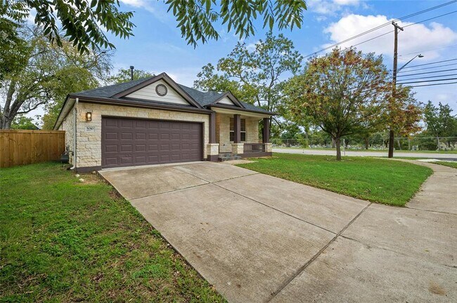 Building Photo - 5010 N Fresco Dr