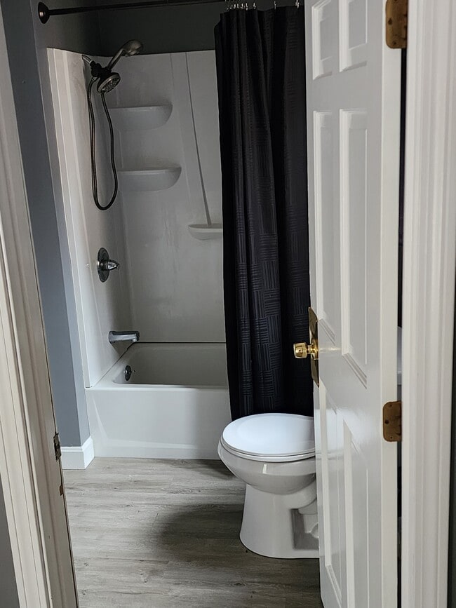 Building Photo - 985 Mammoth Rd