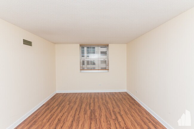 Building Photo - 545 N Dearborn St