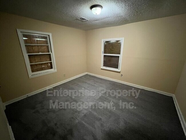 Building Photo - 163 W McKellar Ave