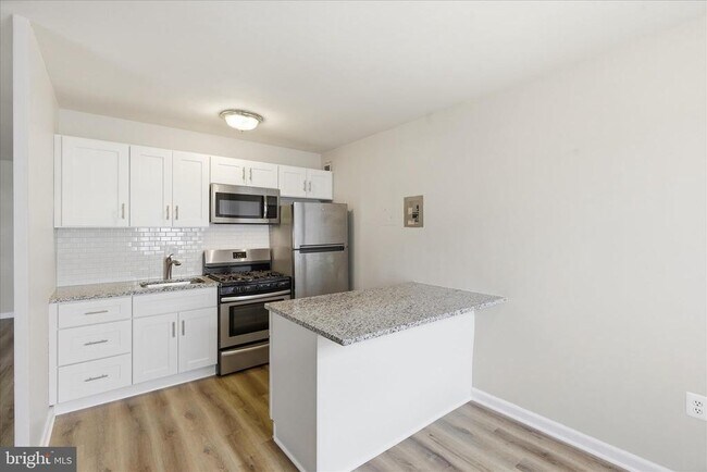 Building Photo - 1200 S Arlington Ridge Rd