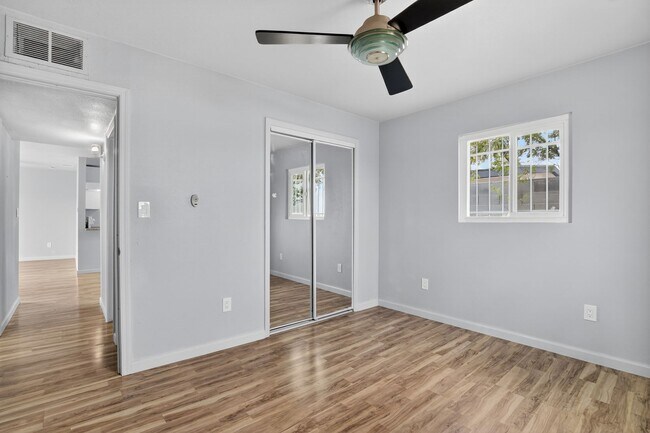 Building Photo - 1410 S 24th Ave