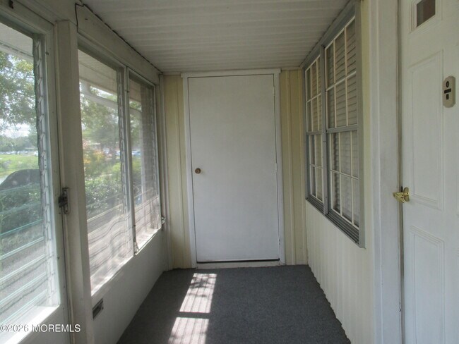 Building Photo - 363B Chesterfield Ct