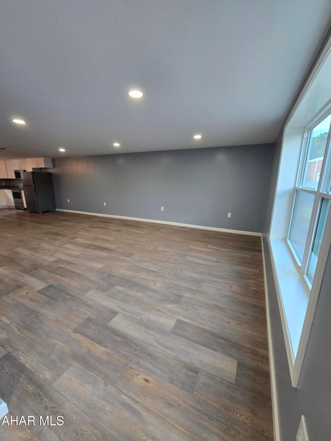 Building Photo - 1654 Quaker Valley Rd