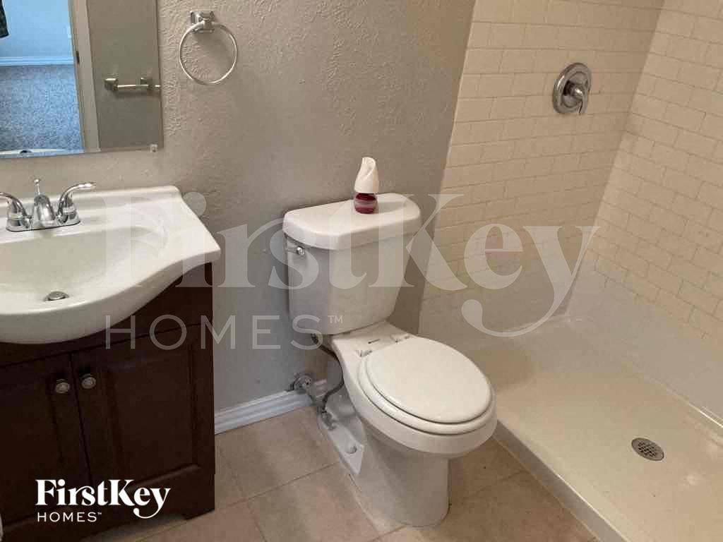 Building Photo - 1005 Loving Trail