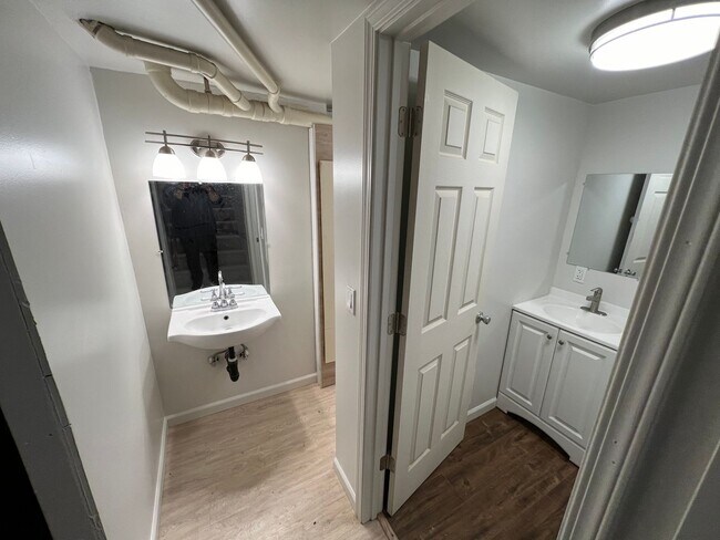 Building Photo - Bremerton Duplex