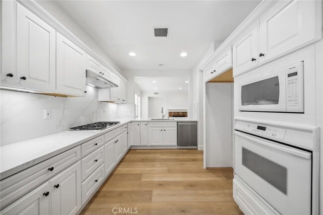 Building Photo - 236 Terra Cotta