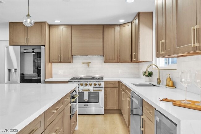 Building Photo - 3485 Shamrock Ave