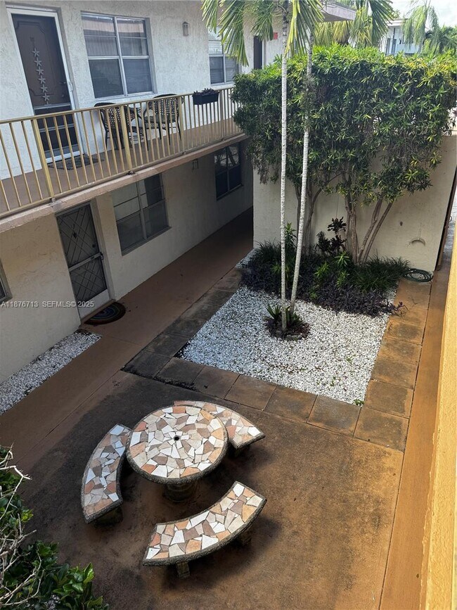 Building Photo - 2515 Polk St