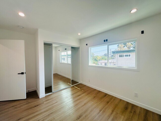 Building Photo - 10914 Columbus Ave