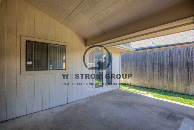 Building Photo - 6452 Waverly Way