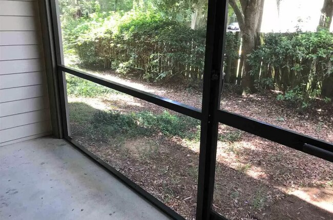 Patio - 237 SE 16th Ave