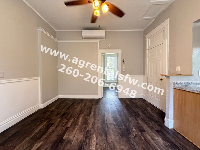 Building Photo - 2411 Fox Ave