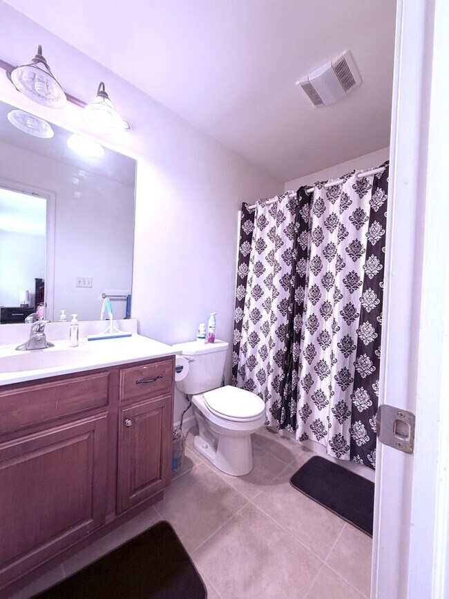 Building Photo - 3 Bedroom Townhome in Mechanicsburg